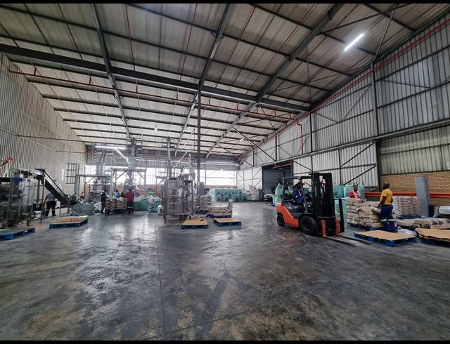 10,614M² WAREHOUSE TO LET IN MOBENI